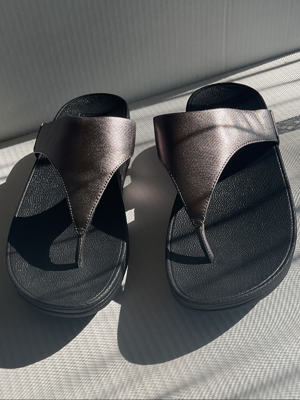 FitFlop ladies Metallic Bronze Toe-Post Sandals